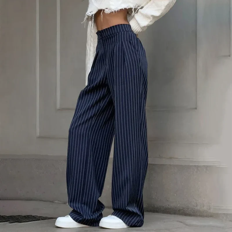 Blau gestreifte Hose