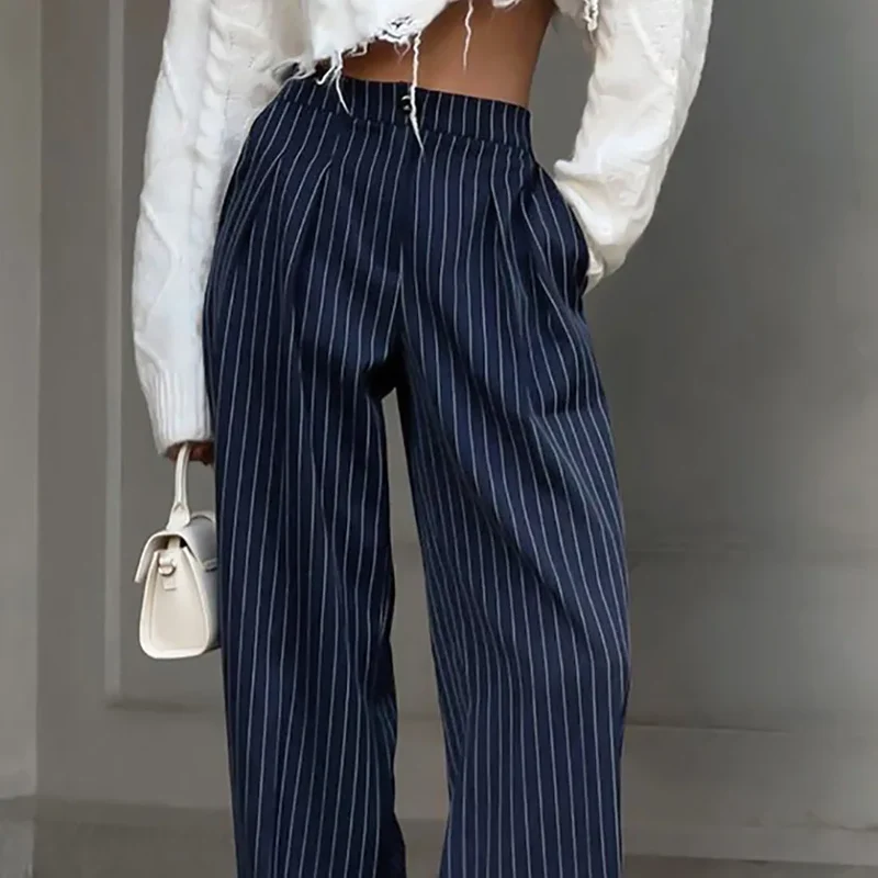 Blau gestreifte Hose