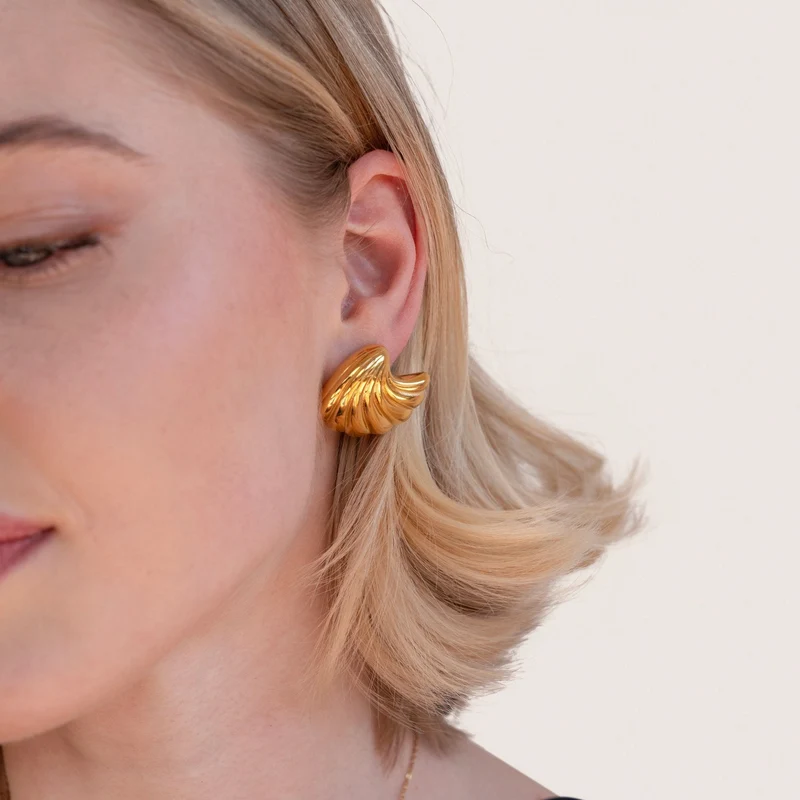 Goldene Muschel Ohrringe