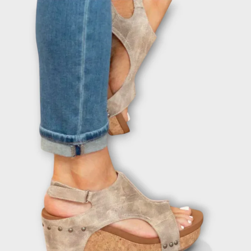 Orthopädische Schuhe mit Keilabsatz