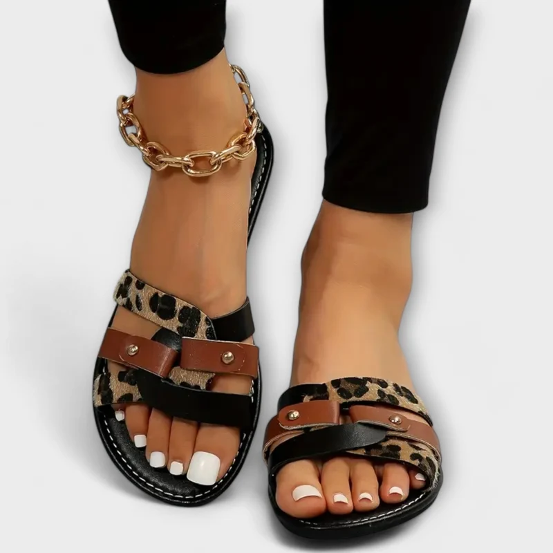 Leoparden-Sandalen mit Kreuzriemen