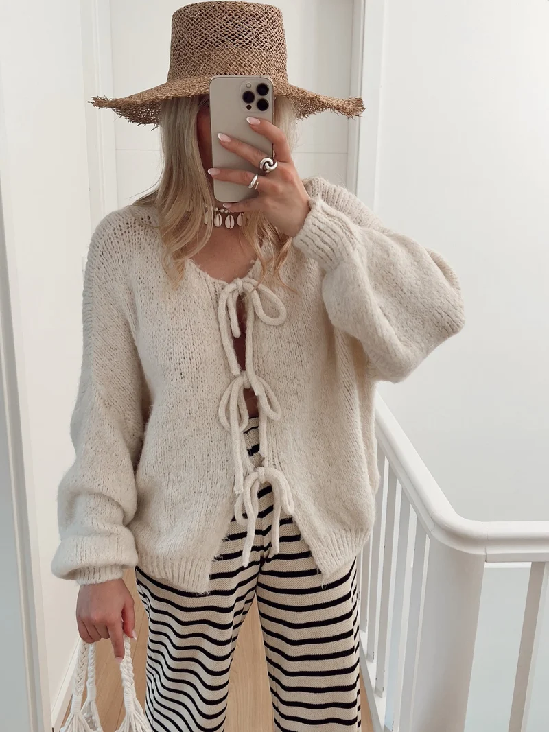 Einfarbiger Rundhals-Lace-Up-Cardigan
