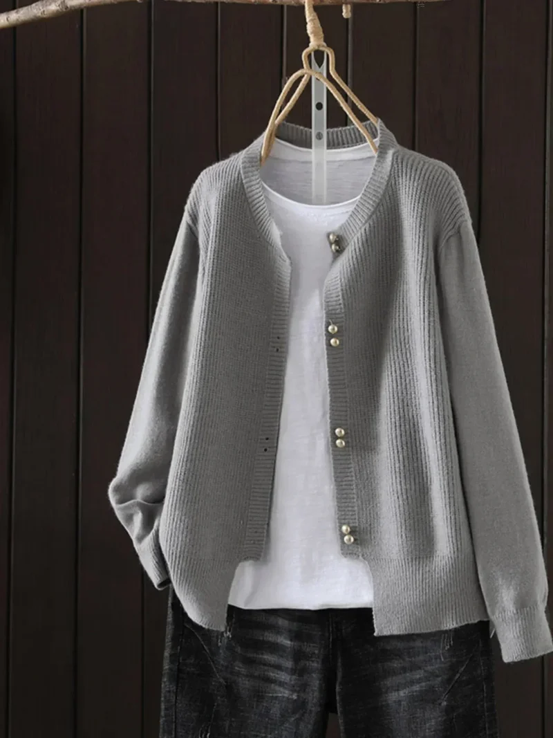 Elara | Perlenknopf Cardigan