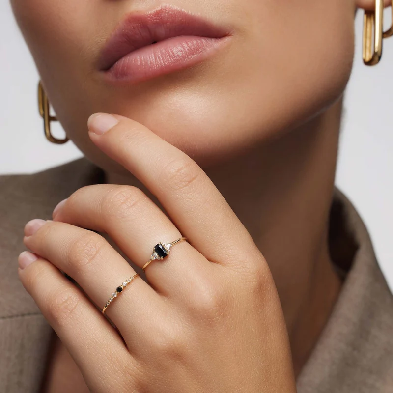 Magrit® | Schwarzer Spinell Baguette Ring Gold