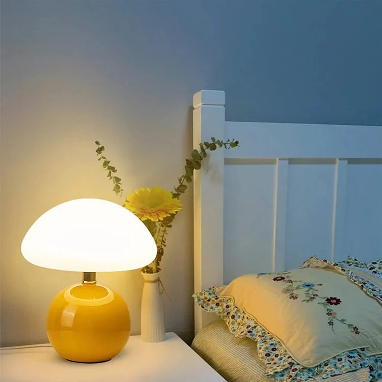 Französische Creme Tischlampe mit LED-Beleuchtung – Einstellbare Farben, Keramik, Durchmesser 20 cm, Höhe 22 cm