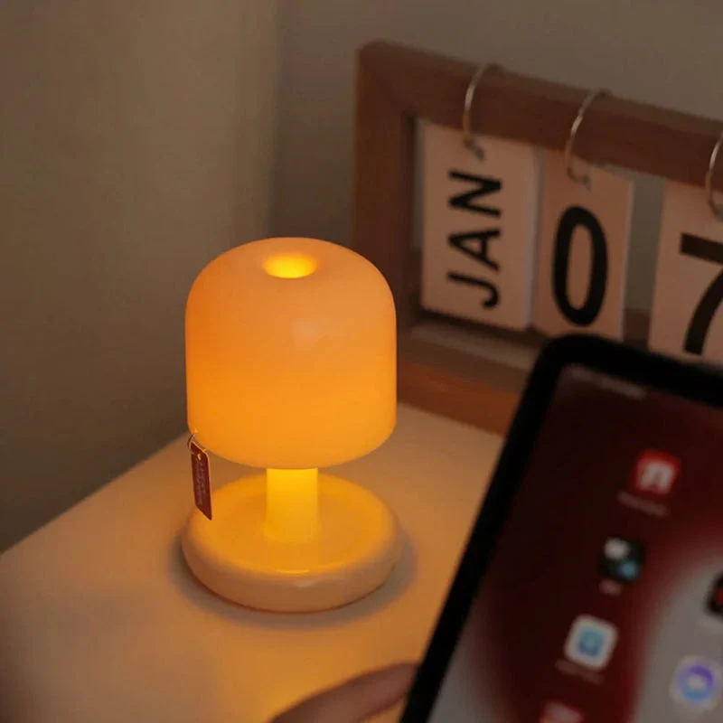 Mini Tischlampe mit USB-Ladestation – Tragbare Tischleuchte für romantisches Ambiente und entspannende Atmosphäre