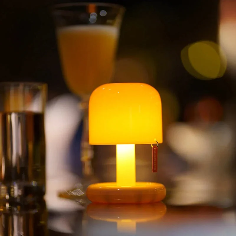 Mini Tischlampe mit USB-Ladestation – Tragbare Tischleuchte für romantisches Ambiente und entspannende Atmosphäre