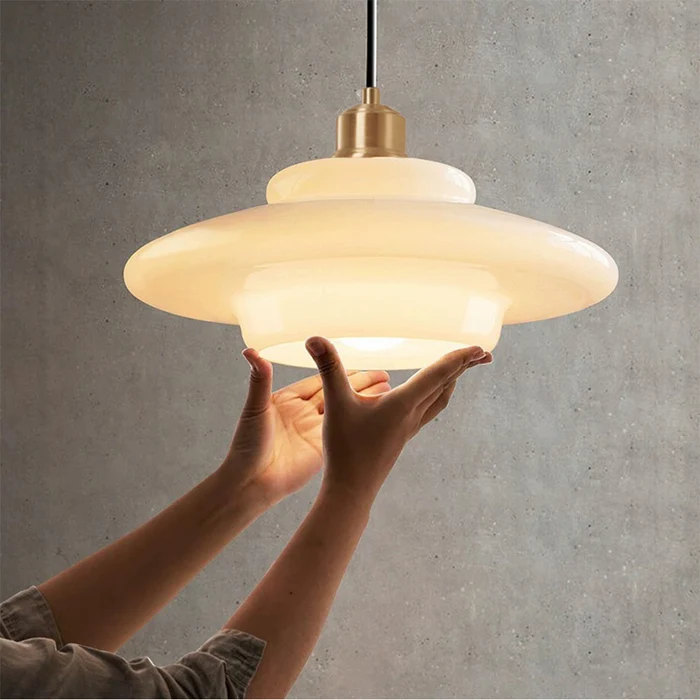 Elegante Pendelleuchte aus Milchglas mit verstellbarer Aufhängung – Hängeleuchte für den Esstisch in verschiedenen Größen