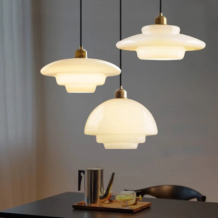 Elegante Pendelleuchte aus Milchglas mit verstellbarer Aufhängung – Hängeleuchte für den Esstisch in verschiedenen Größen