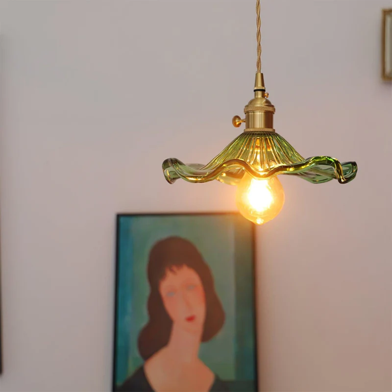 Elegante Pendelleuchte im Hibiskusblüten-Design aus Glas und Messing – Hängelampe für Ess- und Wohnzimmer