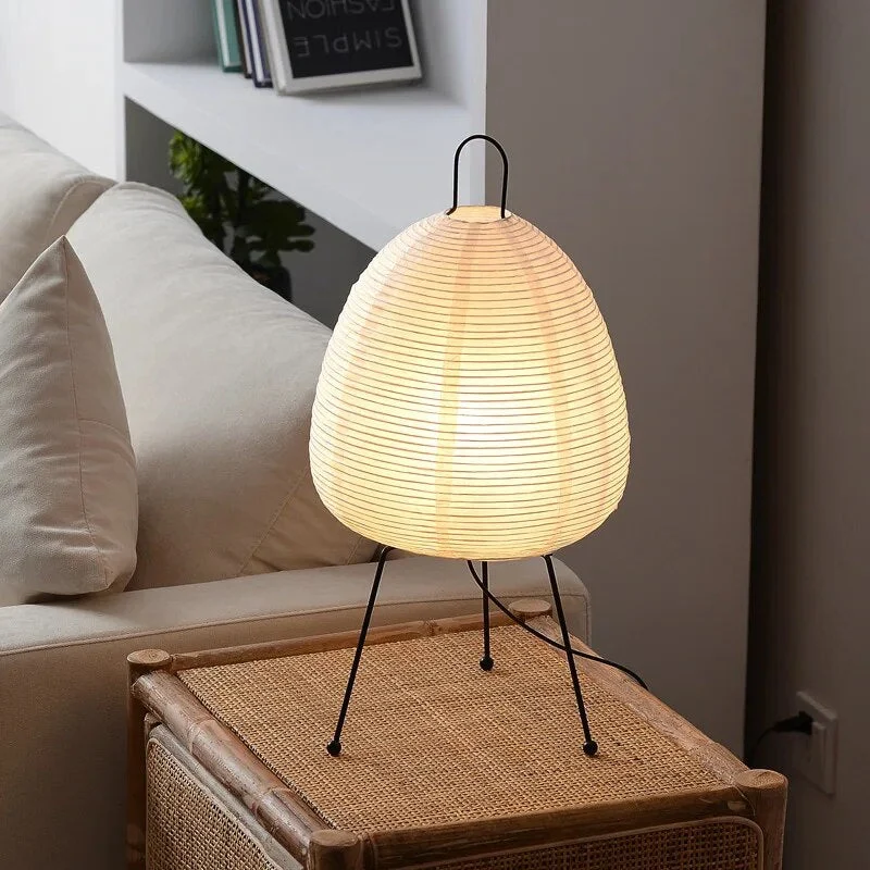 Japanische LED Tischlampe aus Reispapier – Dreibeinige Tischleuchte für Wohnzimmer und Schlafzimmer, 60 cm hoch, Weiß
