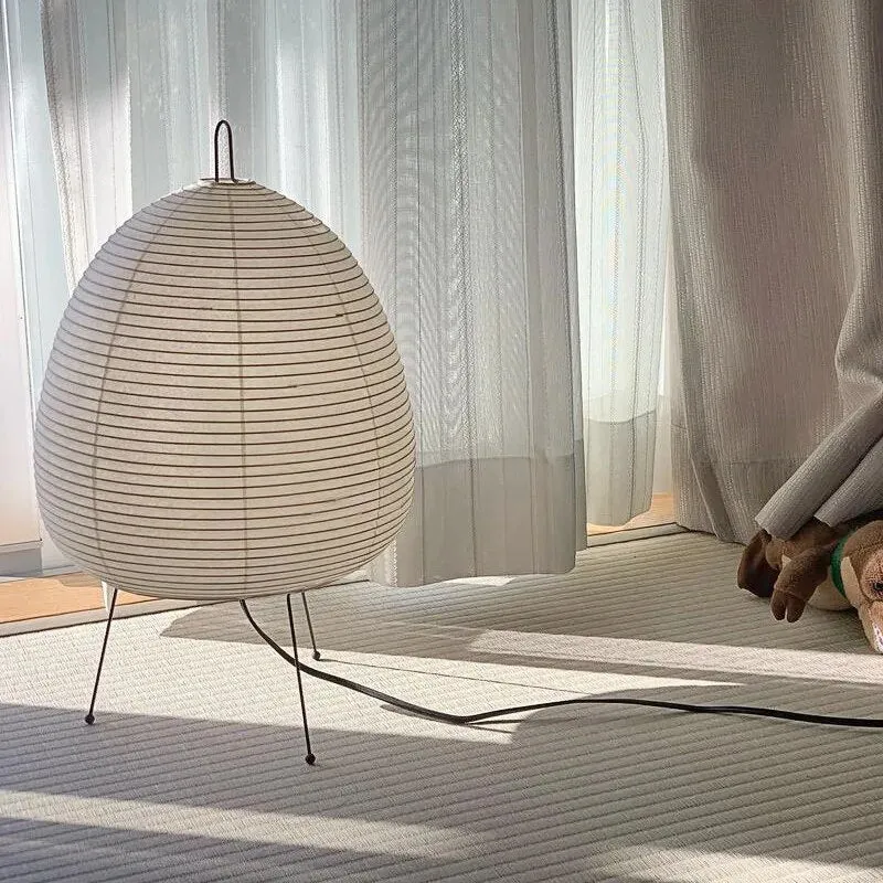 Japanische LED Tischlampe aus Reispapier – Dreibeinige Tischleuchte für Wohnzimmer und Schlafzimmer, 60 cm hoch, Weiß