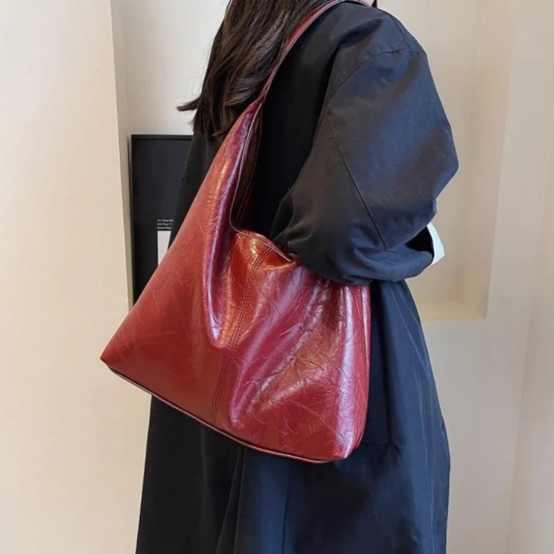 Halbrunde Umhängetasche Damen aus Kunstleder im Vintage-Look – Geräumige Crossbody Bag für Alltag und Ausgehen