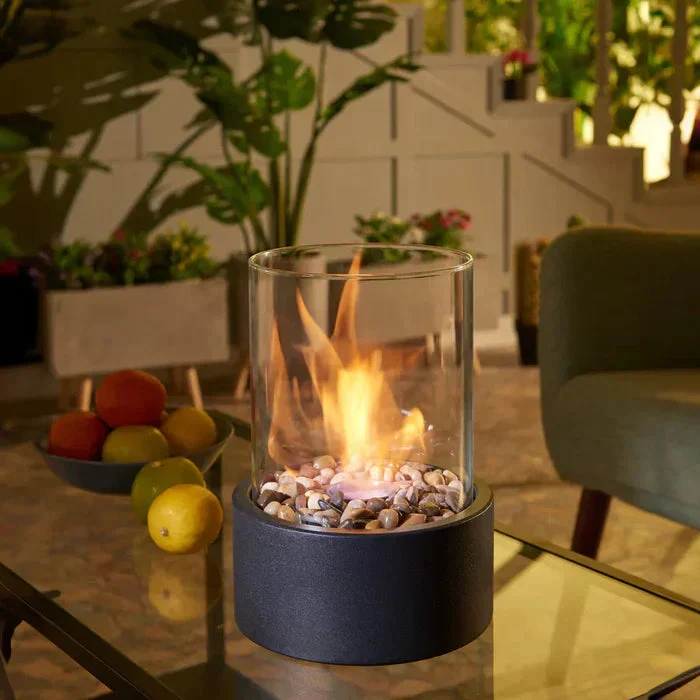Tragbare Tischfeuerlaterne aus Stahl und Borosilikatglas – Modernes Design für den Innen- und Außenbereich