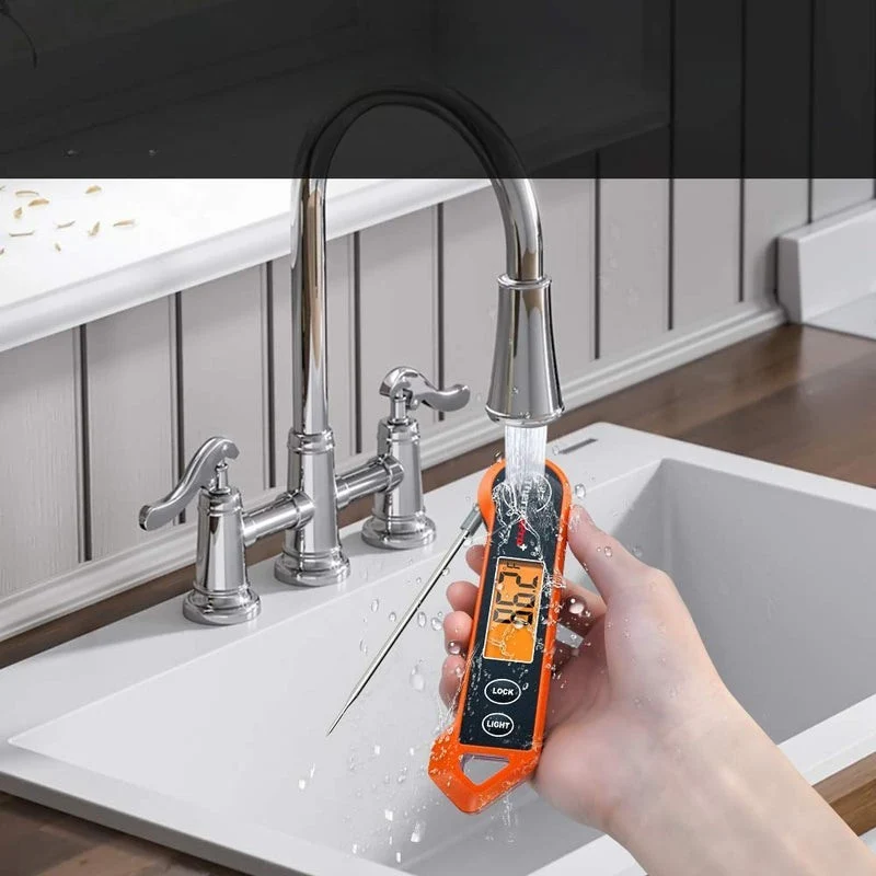 Digitales Fleischthermometer mit wasserabweisendem Design und Bewegungssensor – präzise Temperaturmessung beim Grillen und Kochen