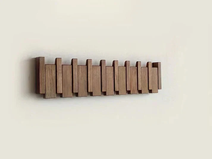 Hölzernes Klavierzugregal mit Mehreren Haken – Stilvolle Garderobe für Mäntel und Hüte, Platzsparendes Design aus Holz