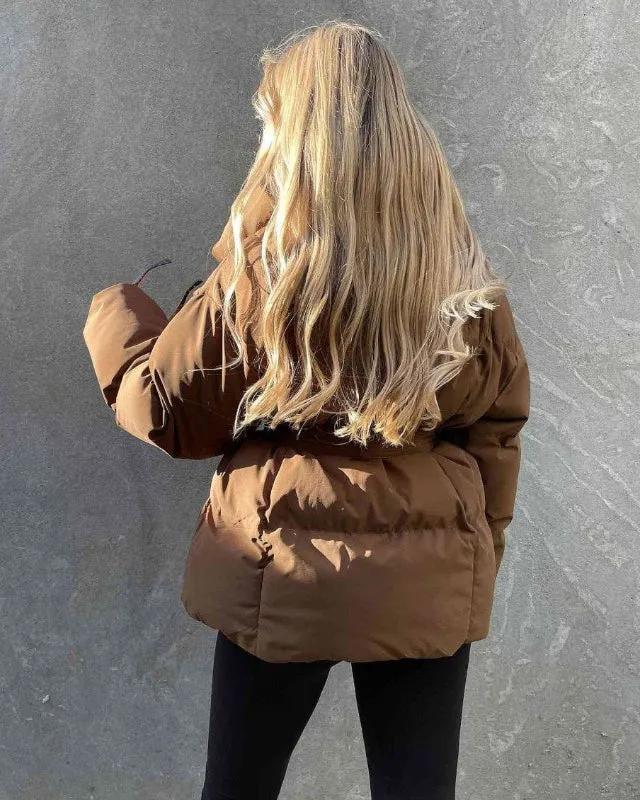 Gesteppte Damenjacke mit Gürtel und Überkragen – Warme Winterjacke für Damen