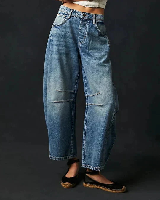 Damenhose mit weitem Bein und mittlerer Leibhöhe