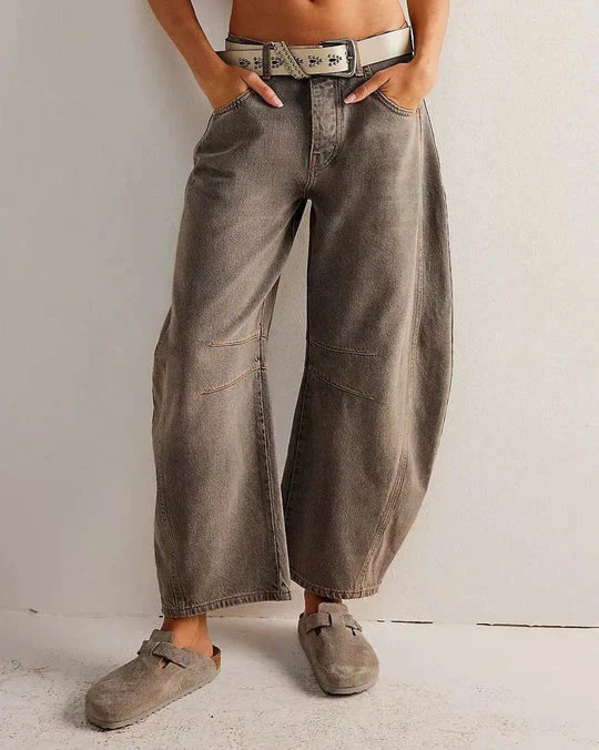 Damenhose mit weitem Bein und mittlerer Leibhöhe