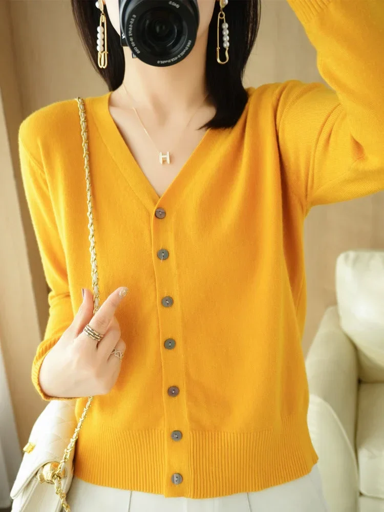 Damen Strickjacke mit V-Ausschnitt und Knopfleiste