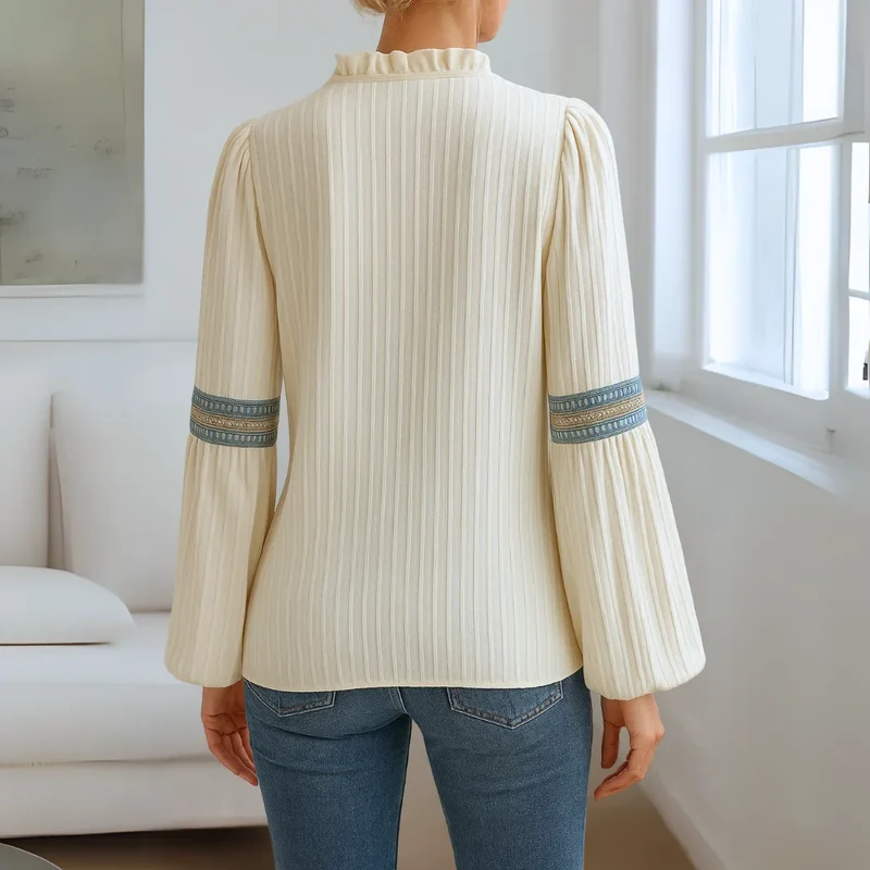 Damenbluse mit V-Ausschnitt und Spitzenakzenten