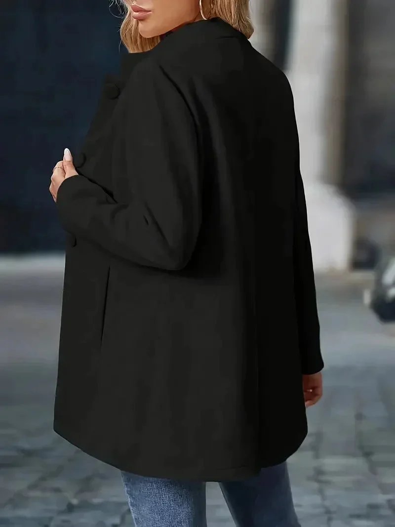 Damenmantel mit Stehkragen und eleganter Knopfleiste