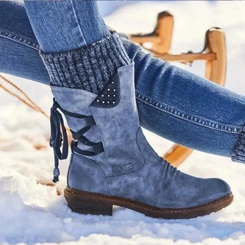 Damenstiefel mit Schnürung und Nietenakzenten