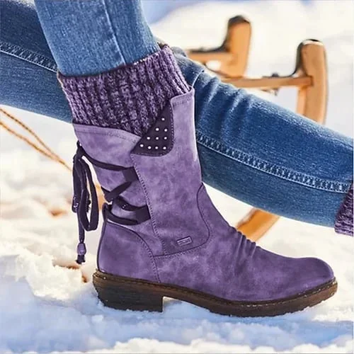 Damenstiefel mit Schnürung und Nietenakzenten
