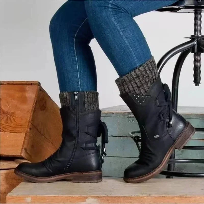 Damenstiefel mit Schnürung und Nietenakzenten