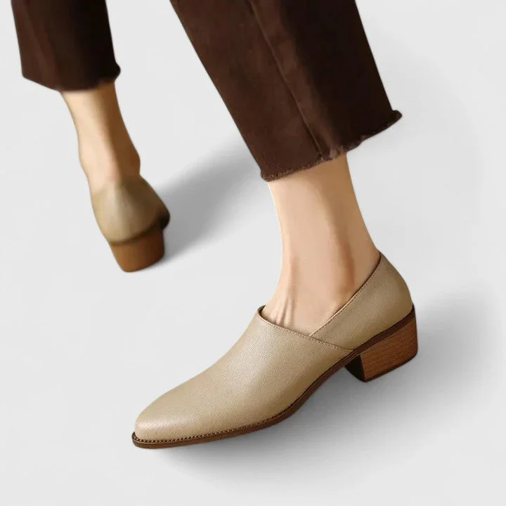 Damen Slipper mit spitzer Kappe und niedrigem Blockabsatz