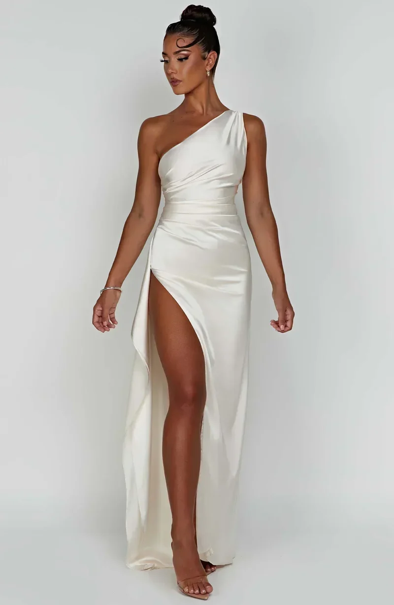 Sofie - Sommerchic Luxus Satin Silhouette