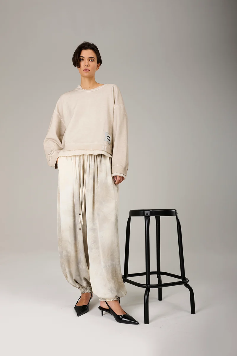 Sweater asymetric in nature