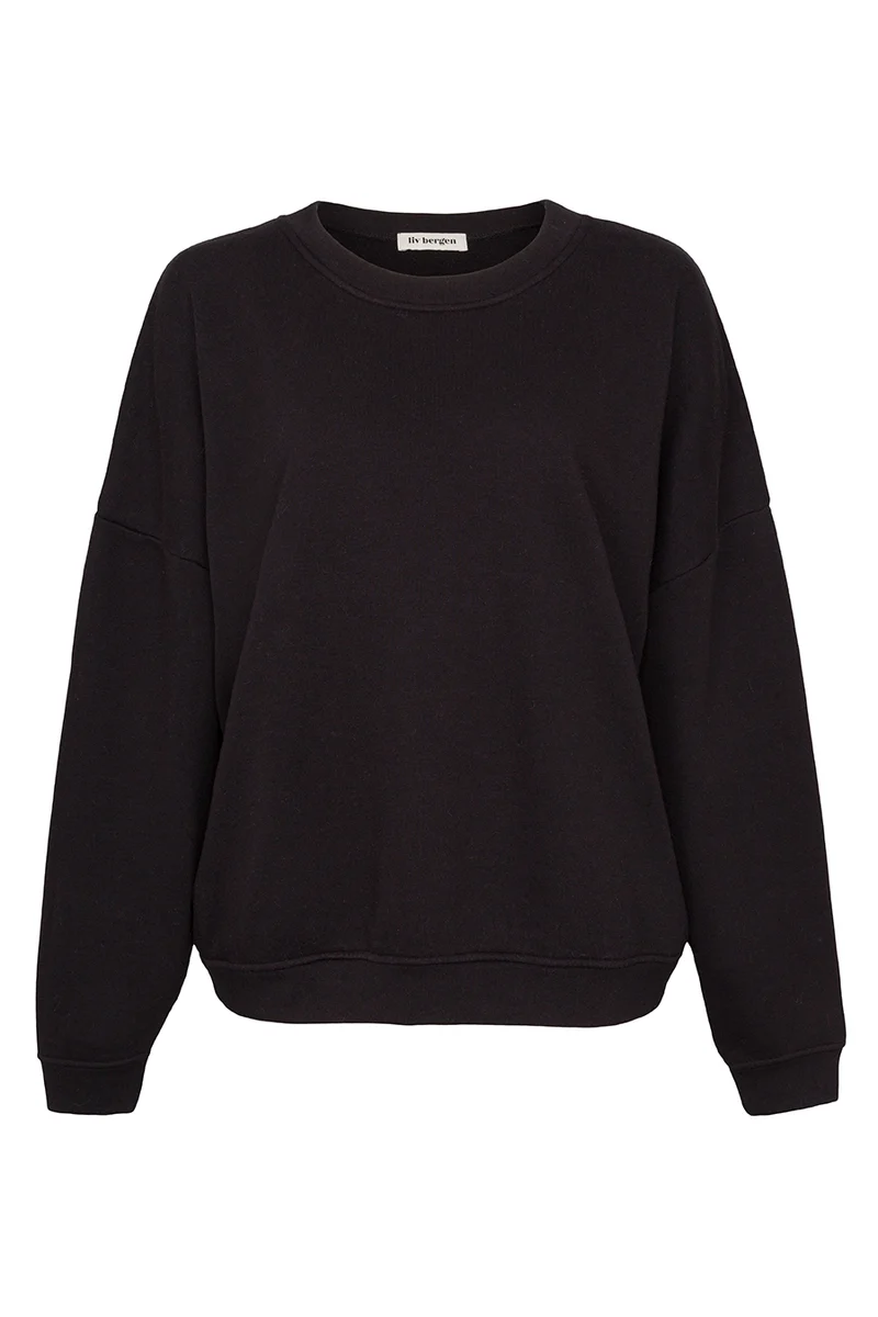 Sweater come in black