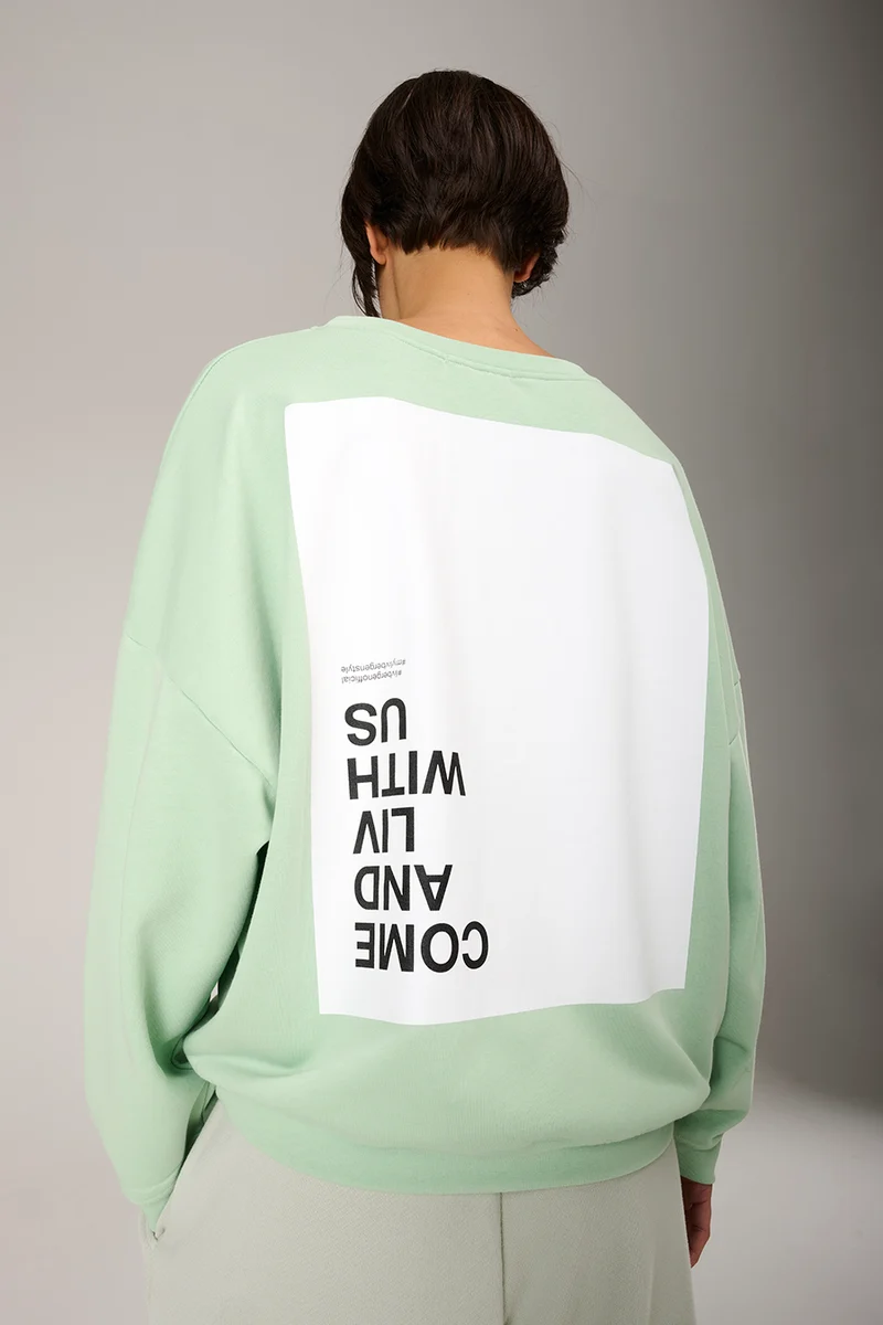 Sweater come in mud