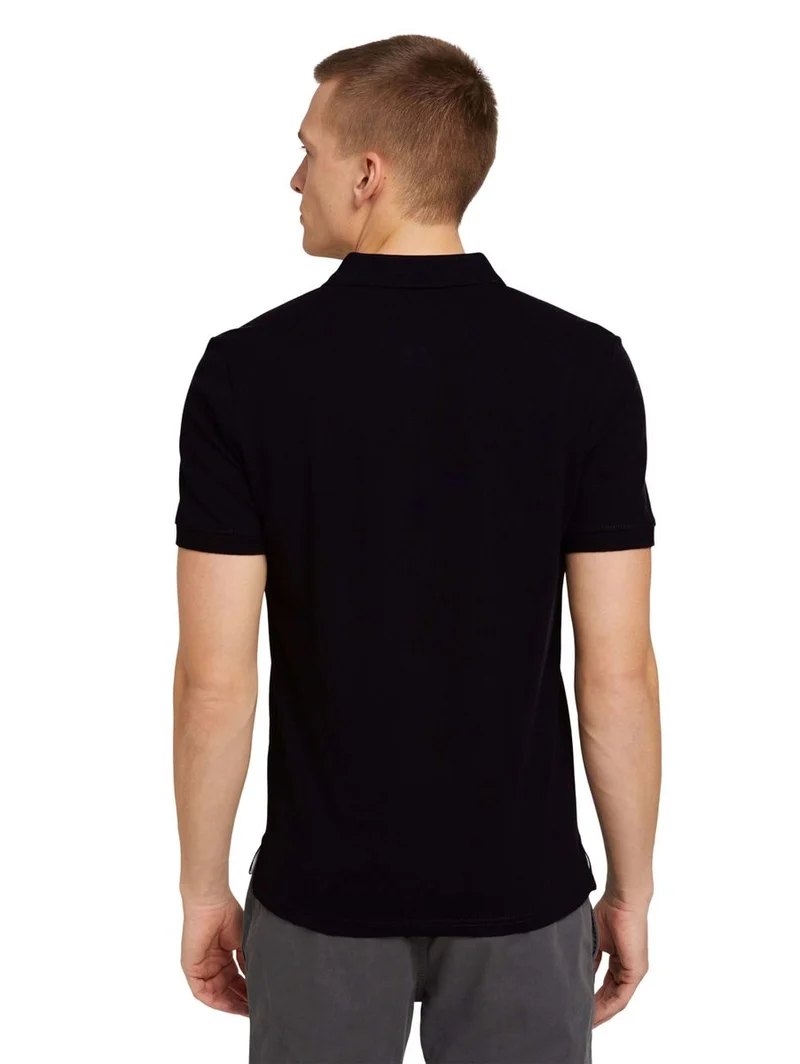 basic polo with contrast