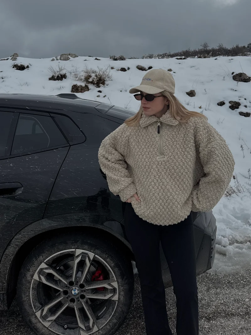 Sweater tag in greige