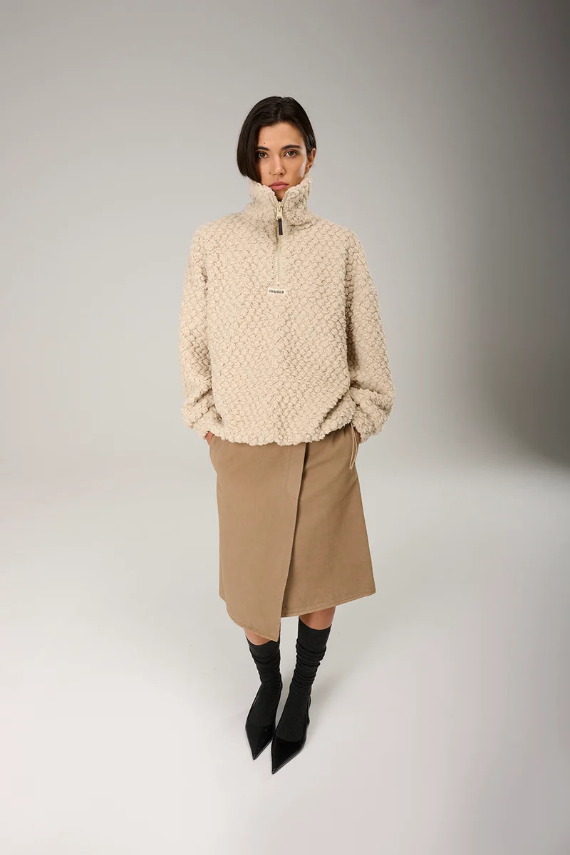 Sweater tag in greige