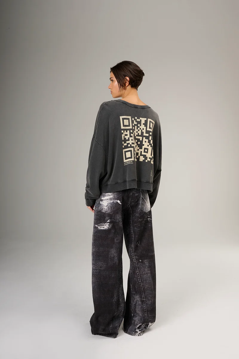 Sweater QR in black