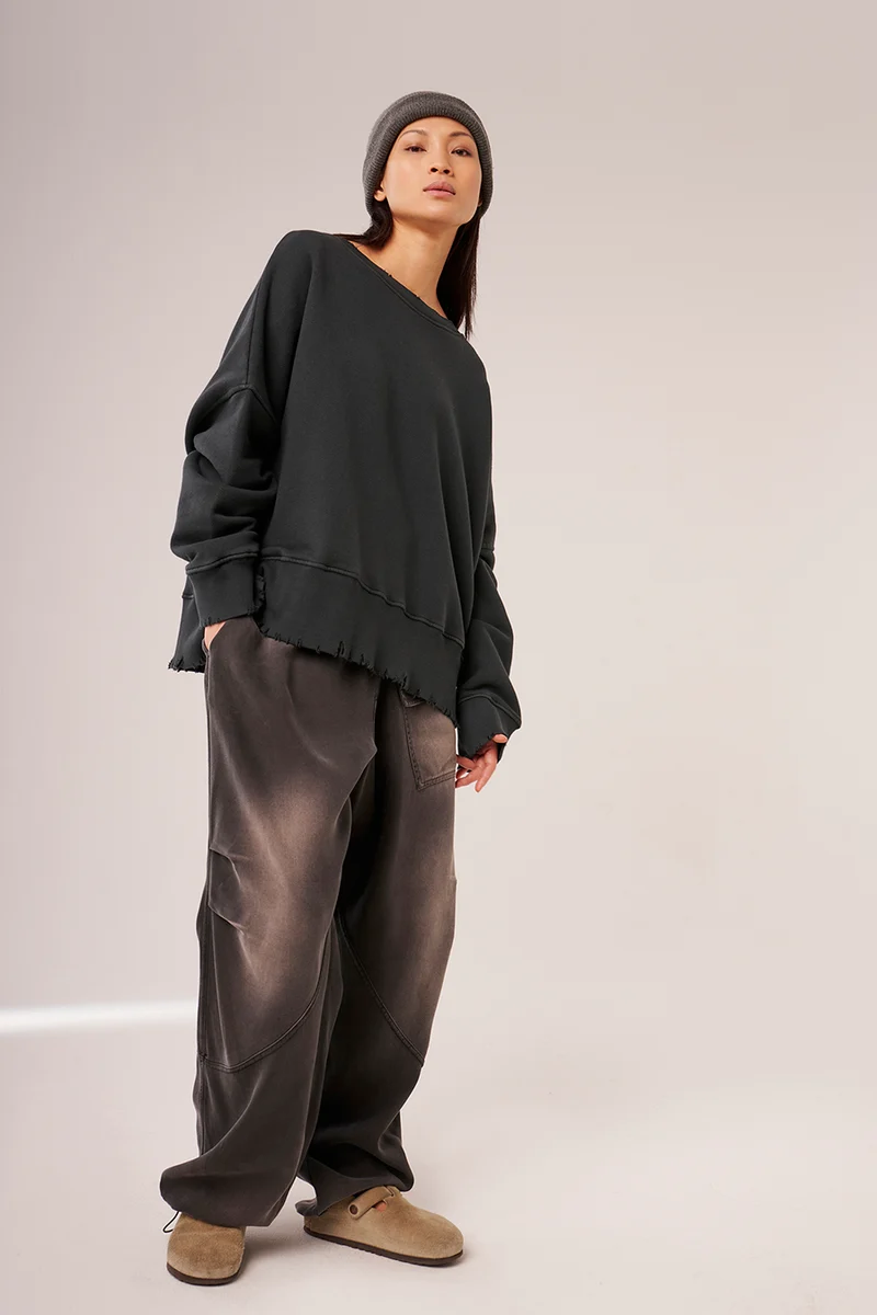 Sweater Distressed in charcoal
