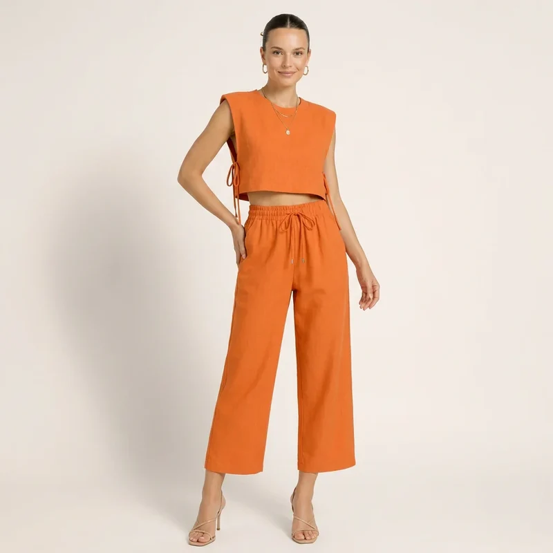 2-Teiler für Damen mit bauchfreiem Crop Top und 7/8-Schlupfhose im lässigen Stil