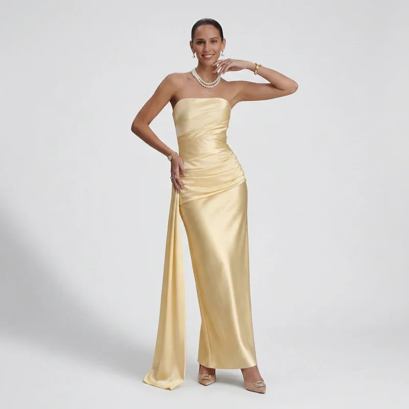 Bandeau Maxikleid aus Satin im festlichen Stil