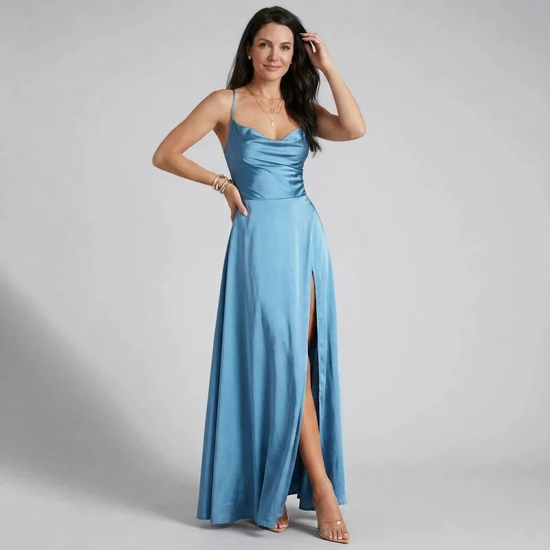 Maxi Trägerkleid mit Wasserfallausschnitt und Schlitz aus Satin