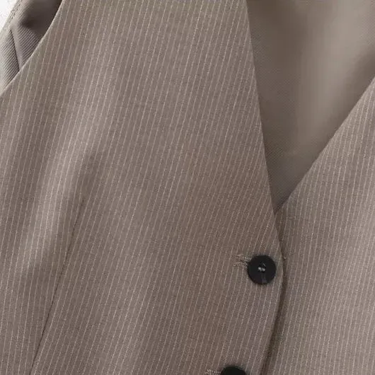 Zweiteiliger Hosenanzug für Damen mit Nadelstreifen kurzer Weste und weiter Hose