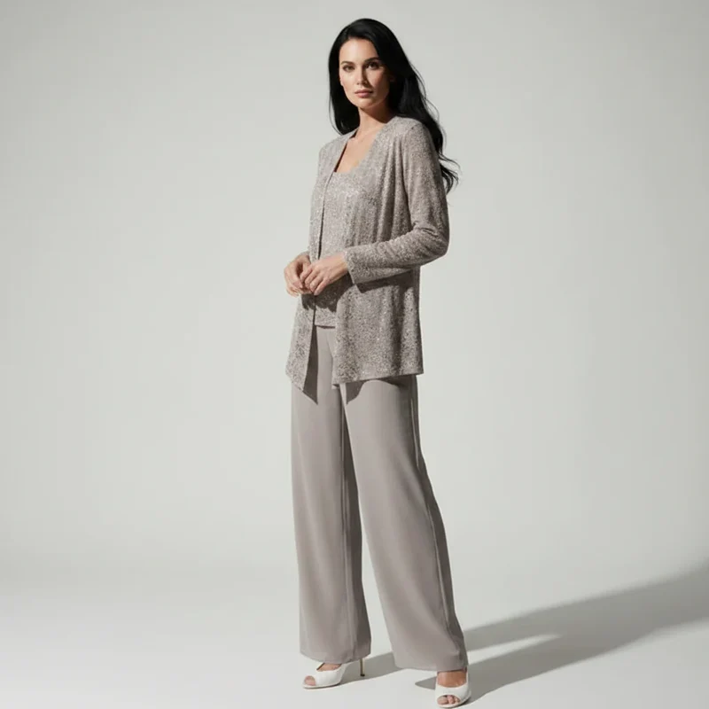 Dreiteiliger Hosenanzug für Damen als Hochzeitsgast mit weiter Hose und Pailletten Spitze