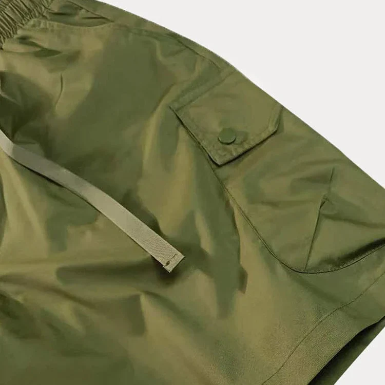 Knielange Bermuda für Herren im Cargo Stil und Loose Fit