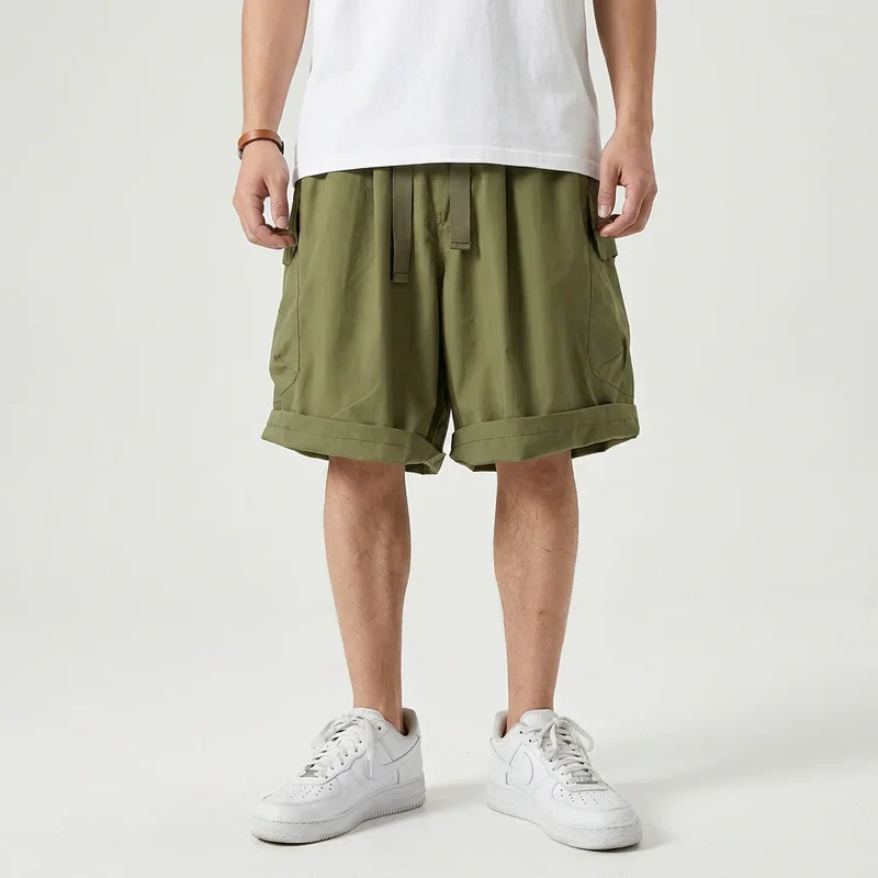 Knielange Bermuda für Herren im Cargo Stil und Loose Fit
