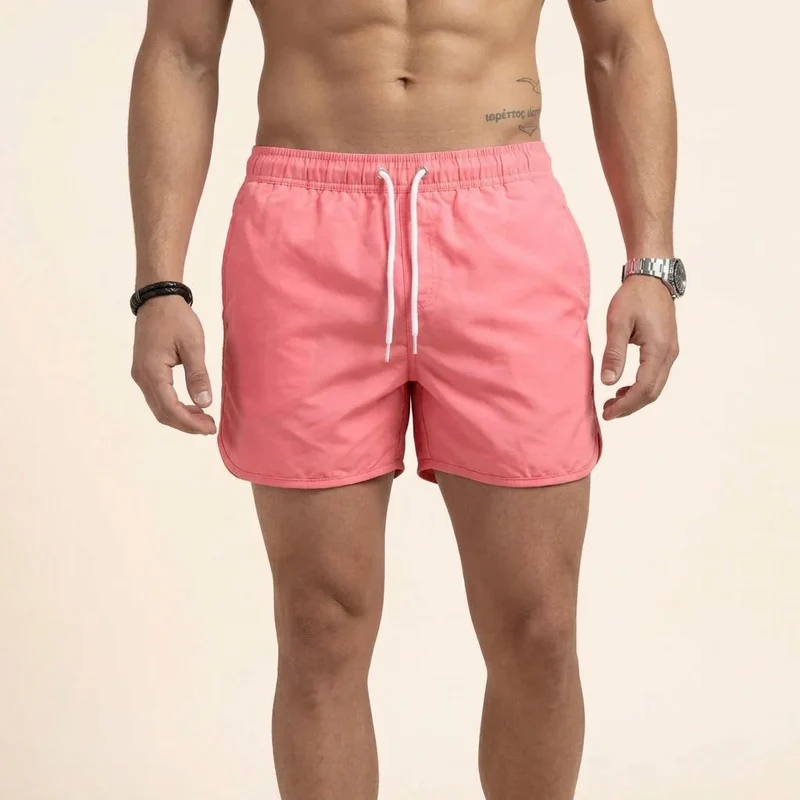 Kurze Badeshorts für Herren mit wasserabweisender Funktion im sportlichen Stil