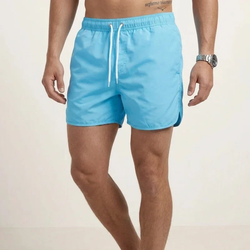 Kurze Badeshorts für Herren mit wasserabweisender Funktion im sportlichen Stil