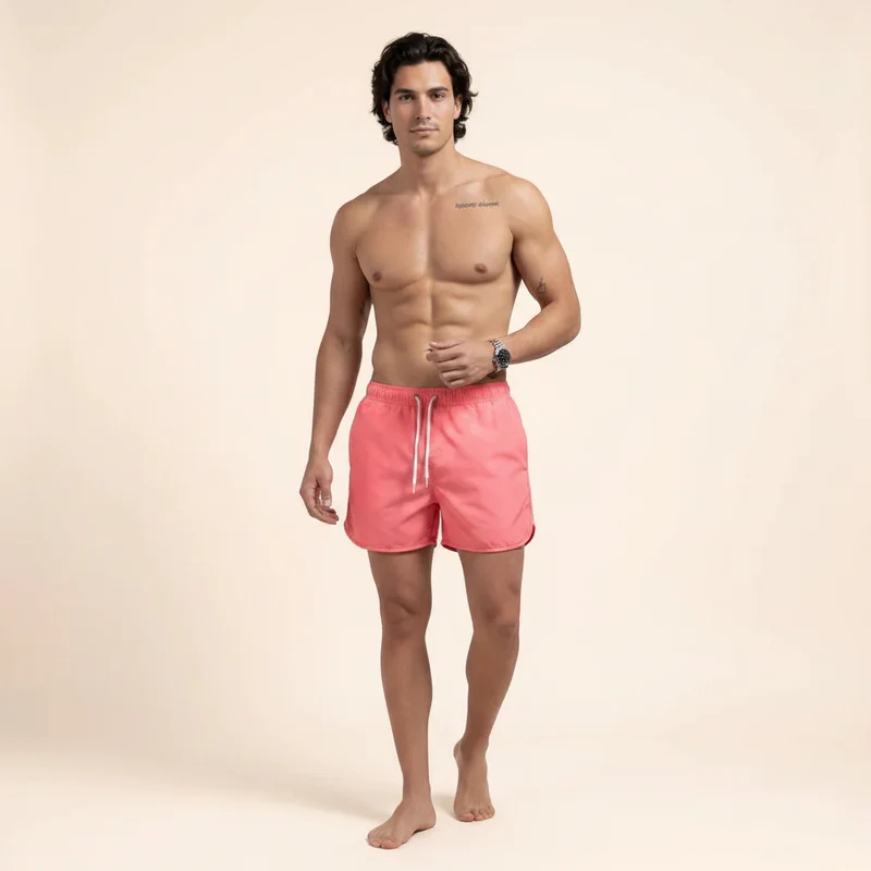 Kurze Badeshorts für Herren mit wasserabweisender Funktion im sportlichen Stil