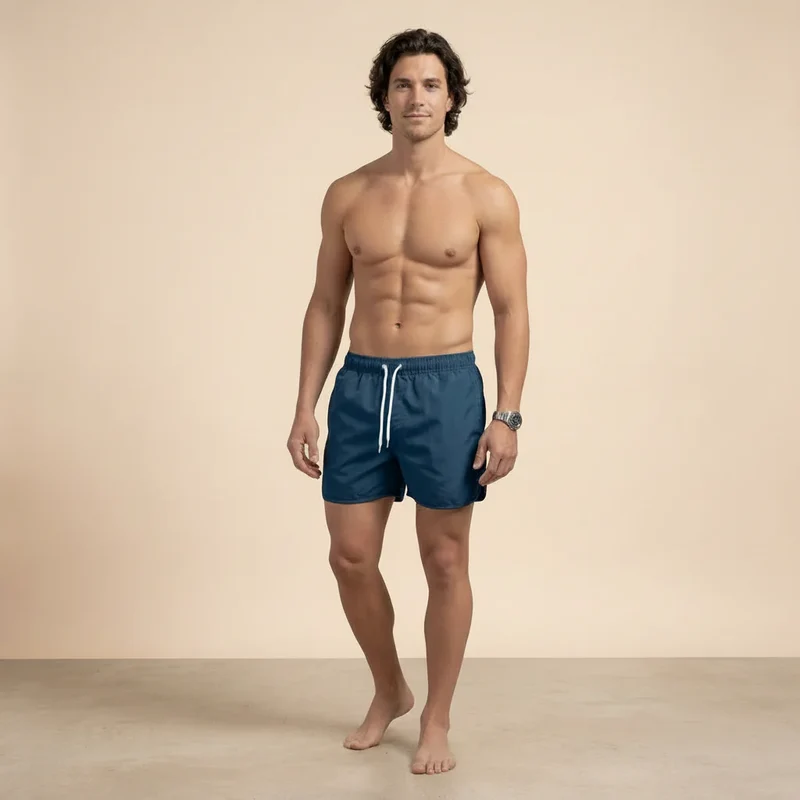 Kurze Badeshorts für Herren mit wasserabweisender Funktion im sportlichen Stil